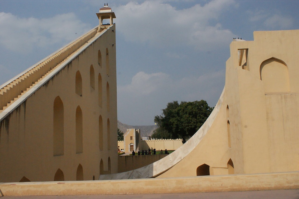 Original image from https://upload.wikimedia.org/wikipedia/commons/6/6d/Jantar_Mantar%2C_Jaipur_India.jpg